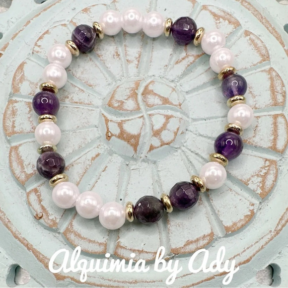 Pearls and amethyst beaded bohemian bracelet/February birthstone bracelet - Picture 1 of 3